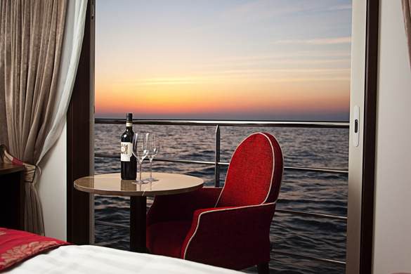 Riviera Travel, MS William Shakespeare, Standard Cabin 2.jpg